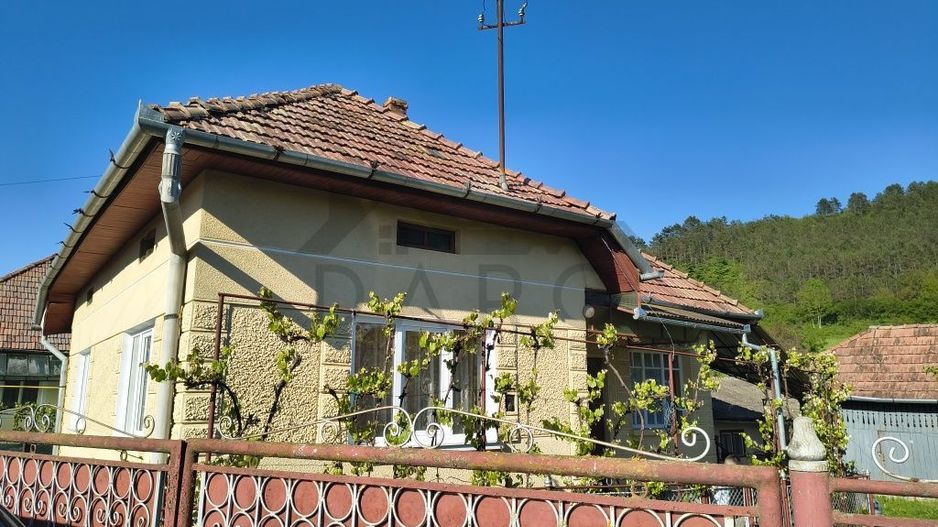 Casă de vânzare în Porumbeni – liniște, natură și confort, la doar ~20 minute de Târgu Mureș - Poză 1
