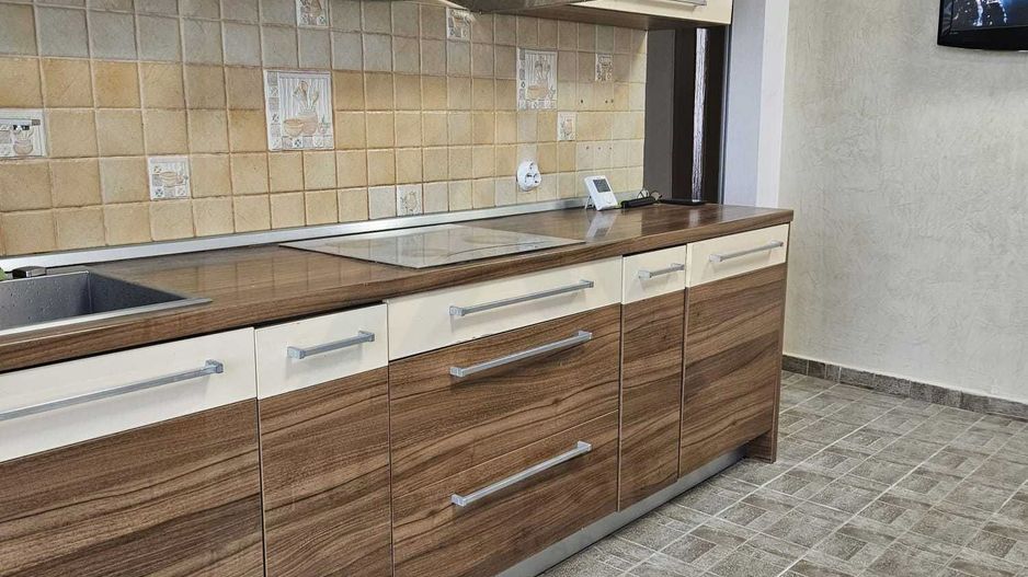 Apartament cochet cu 3 camere  Etaj 1  Lift  Vasile Aaron - Poză 2