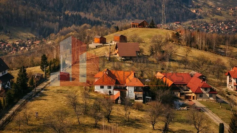 Casă tradițională cu 1800 mp teren  în Sohodol, Bran | Priveliște superba - Poză 2