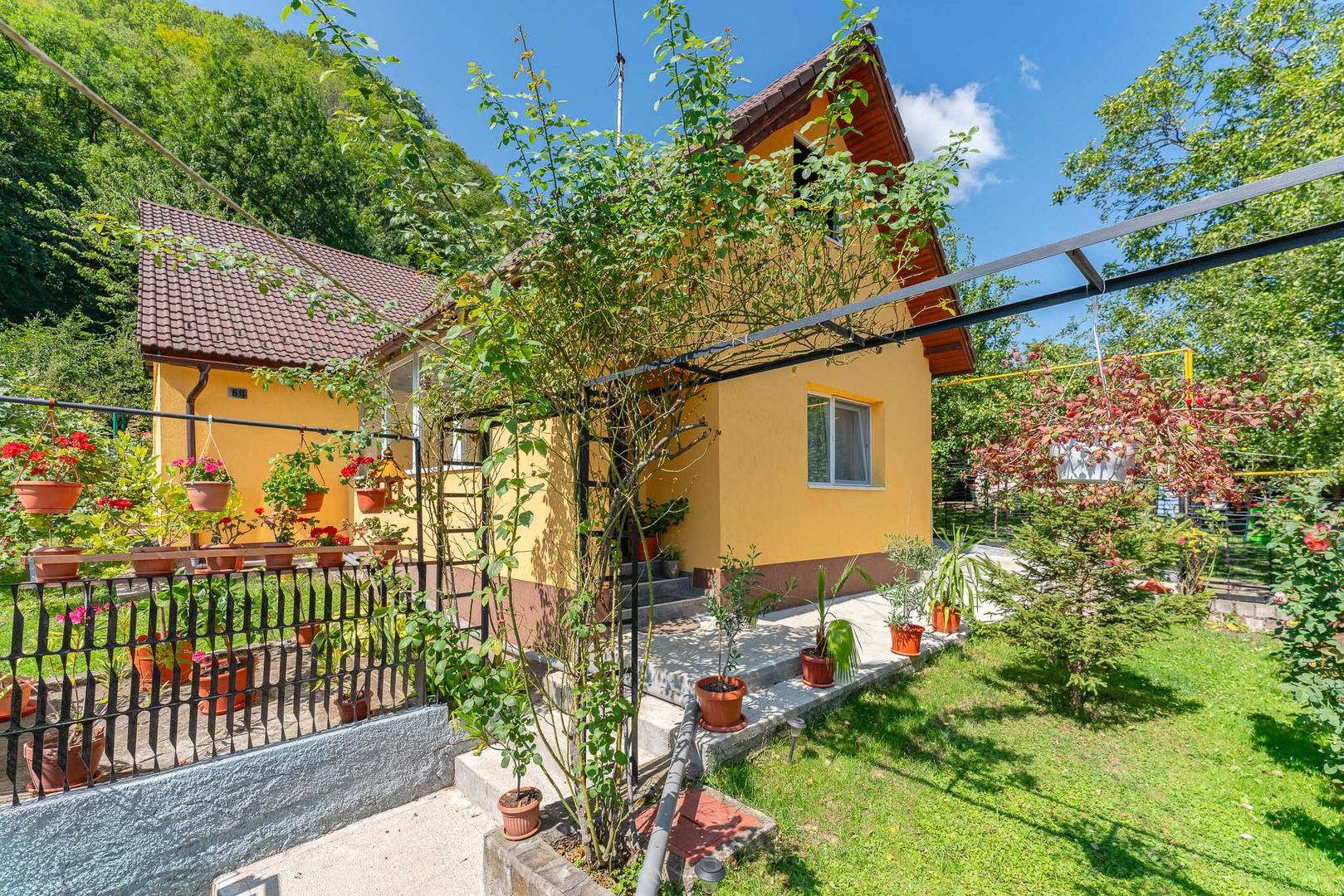 Casă cu panoramă si la doar câțiva pași de Centrul Istoric - Poză 2