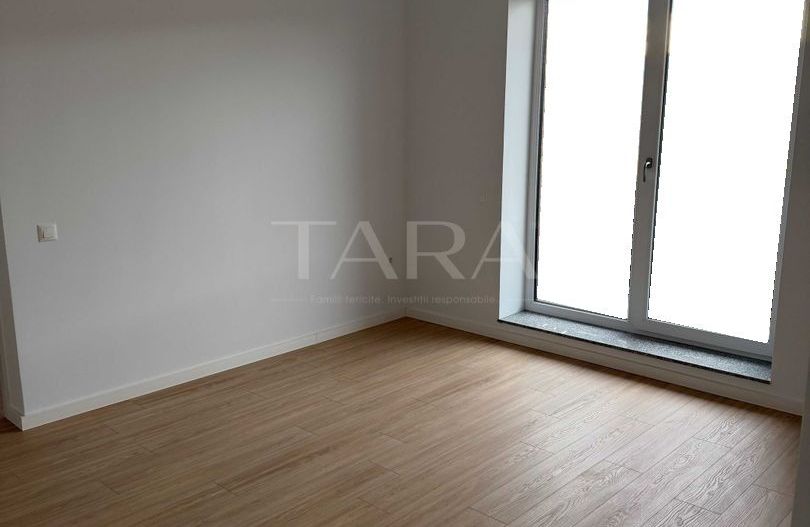 Apartament de vanzare, 3 camere, boxa inclusa, parcare. - Poză 5