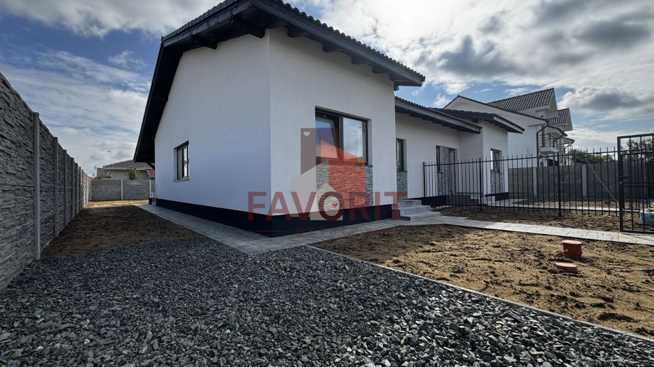 Duplex pe Parter | 2 bai | Teren generos | Toate utilitatile - Poză 2