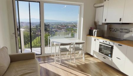 Prima închiriere   Apartament 2 camere + balcon 10 mp. cu vedere panoramică
