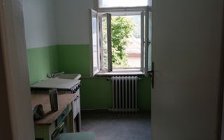 Casă solidă în Orșova, S+P+E, 220 mp, teren 284 mp - Poză 5