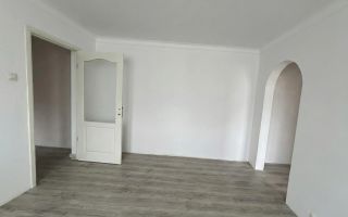 Apartament cu 2 camere -etaj intermediar - renovat complet - Poză 2