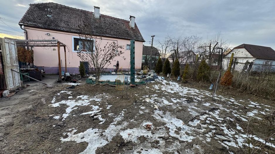 Casa de vanzare cu potential ridicat in Cornatel jud.Sibiu - Poză 2