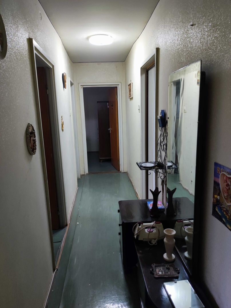 Apartament 4 camere. Zona Covasna. Intre Bld. Obregia si Bld. Brancoveanu. - Poză 3