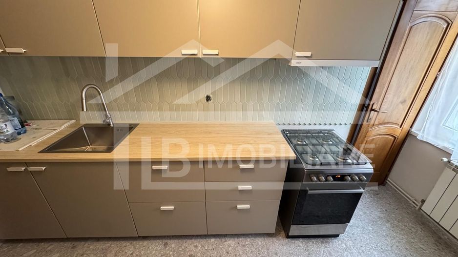 Apartament cu 3 camere, 85 mp, Zona Central - Poză 8