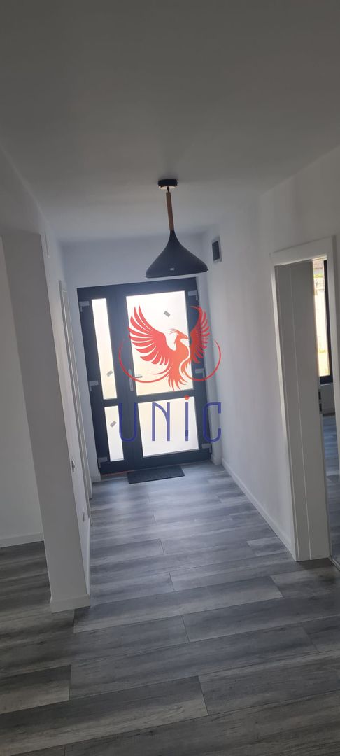 Casa finisata ultramodern, Isalnita - Poză 3