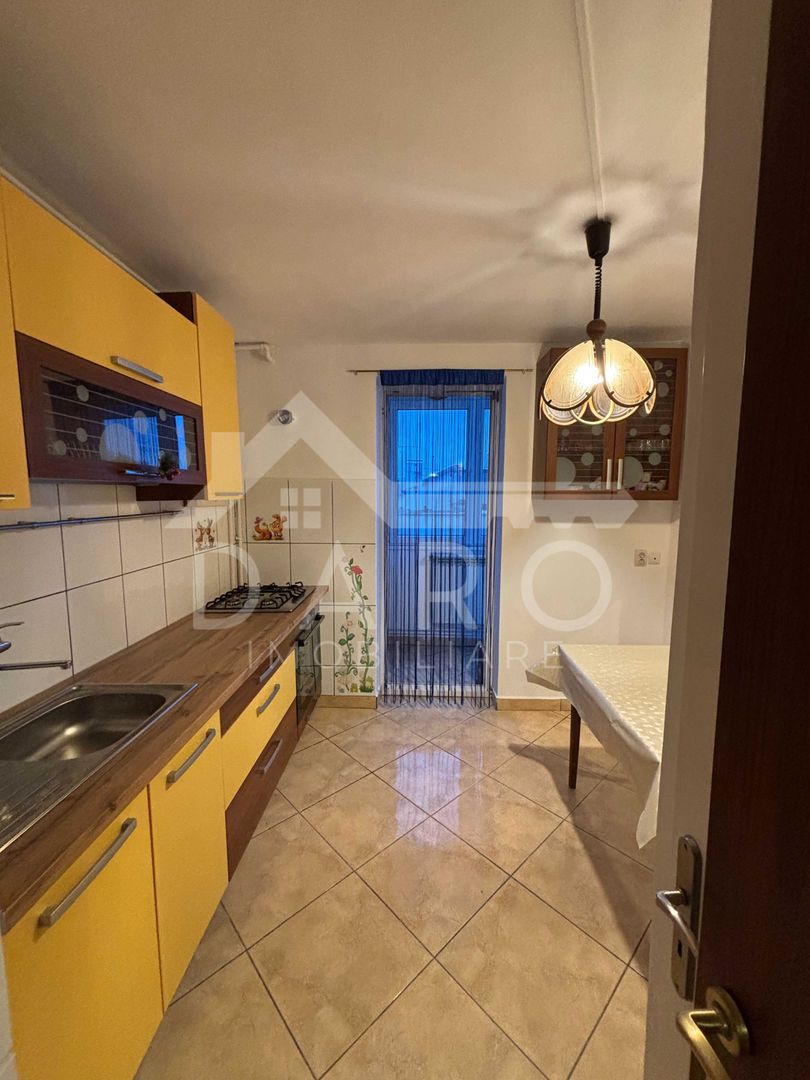 INCHIRIERE Apartament spațios cu 3 camere în zonă centrală - Poză 2