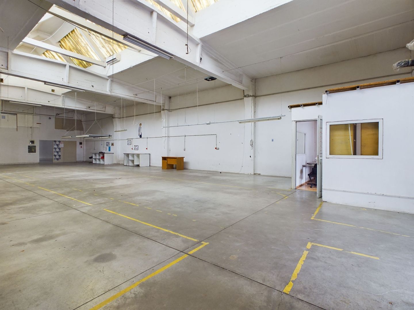 Hală suprafața de 424mp în Arad - Poză 4