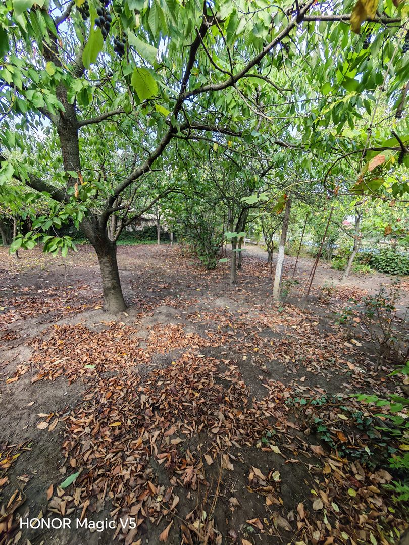 Teren de vanzare cu doua fronturi stradale - Poză 1