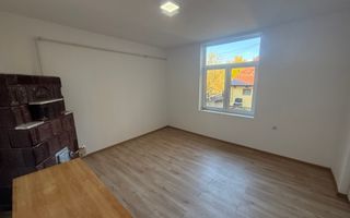 2 corpuri de Casă renovate + teren 125 mp Campina - Poză 7