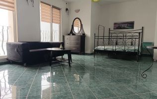 Studio spatios în Cosmopolis / Tunari