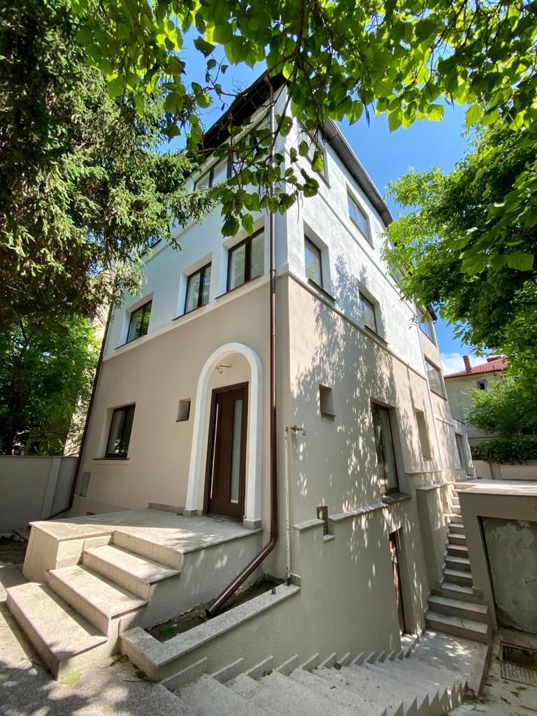 Refugiu Urban cu Eleganță Clasică – Vilă Renovată în Inima Primăverii - Poză 5