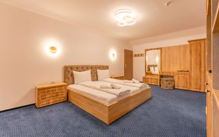 Pensiune Râșnov, 13 camere plus locuință proprietar, zonă Cetate - Poză 34