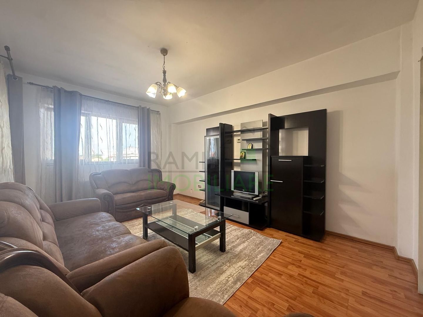 Apartament 3 camere decomandat cu 2 băi în Calea București - Poză 2