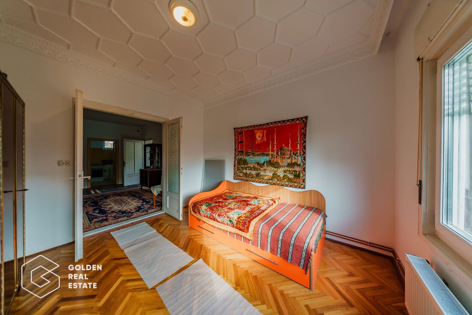 Vila superba, P+E,  Cuvin, 9 camere, 200 mp si teren 1300 mp plus anexa 3 camere - Poză 17