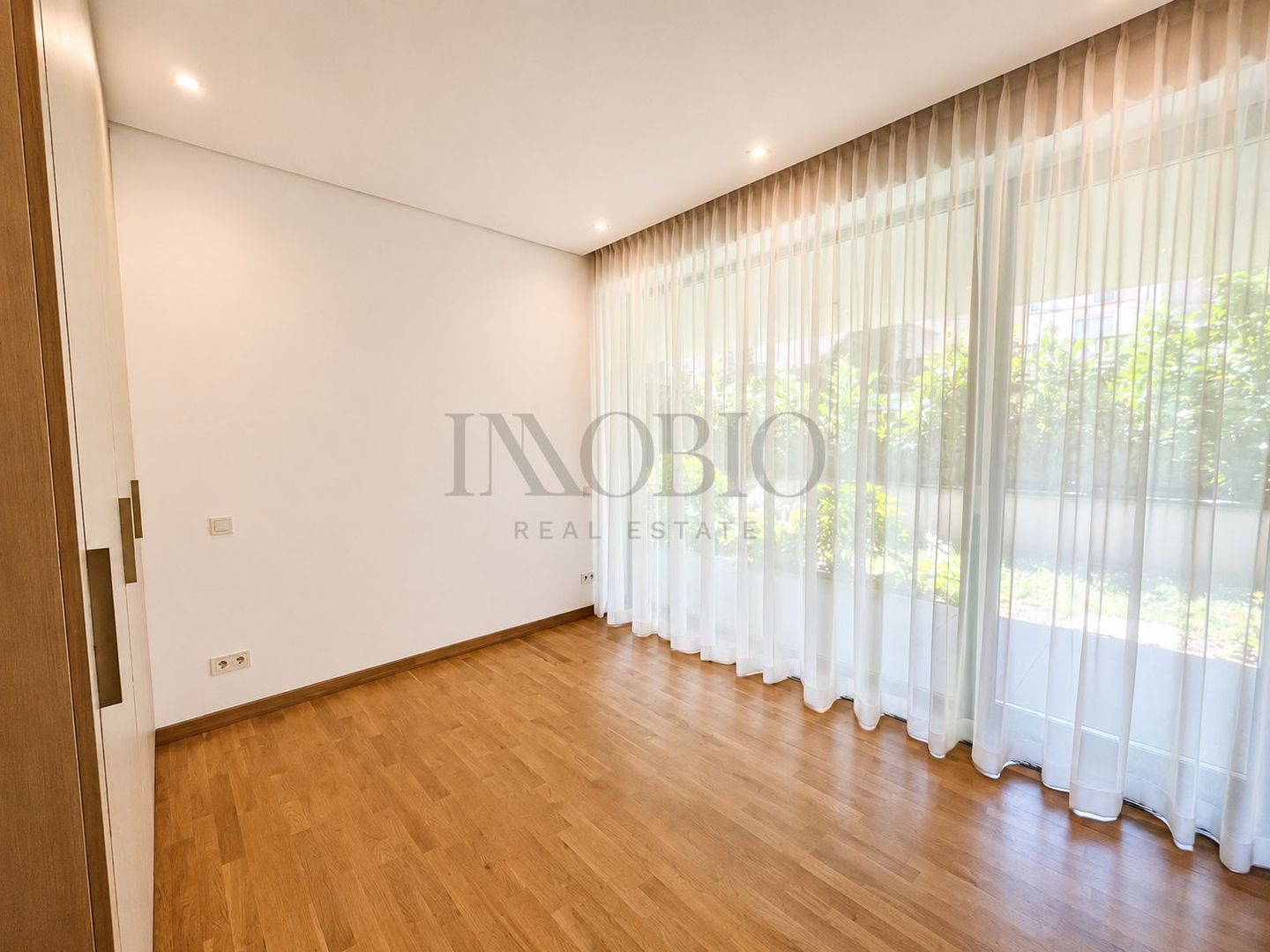 Apartament 4 camere cu curte generoasă - Poză 6