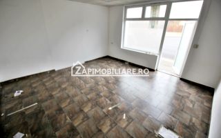 Spatiu comercial cu vitrină la strada si baie proprie - Poză 8