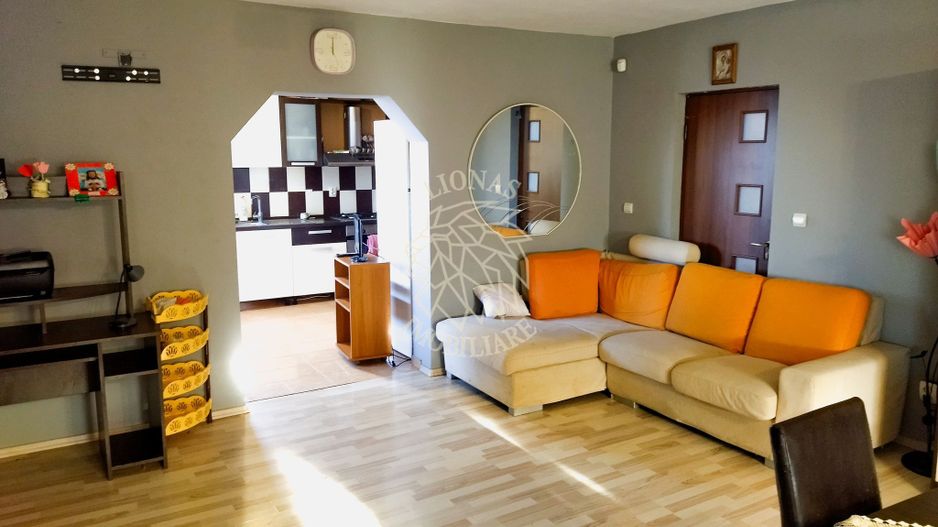 Oportunitate investitie! Casa 420 mp+balcoane-terasa 28 mp-Zavoaie - Poză 1