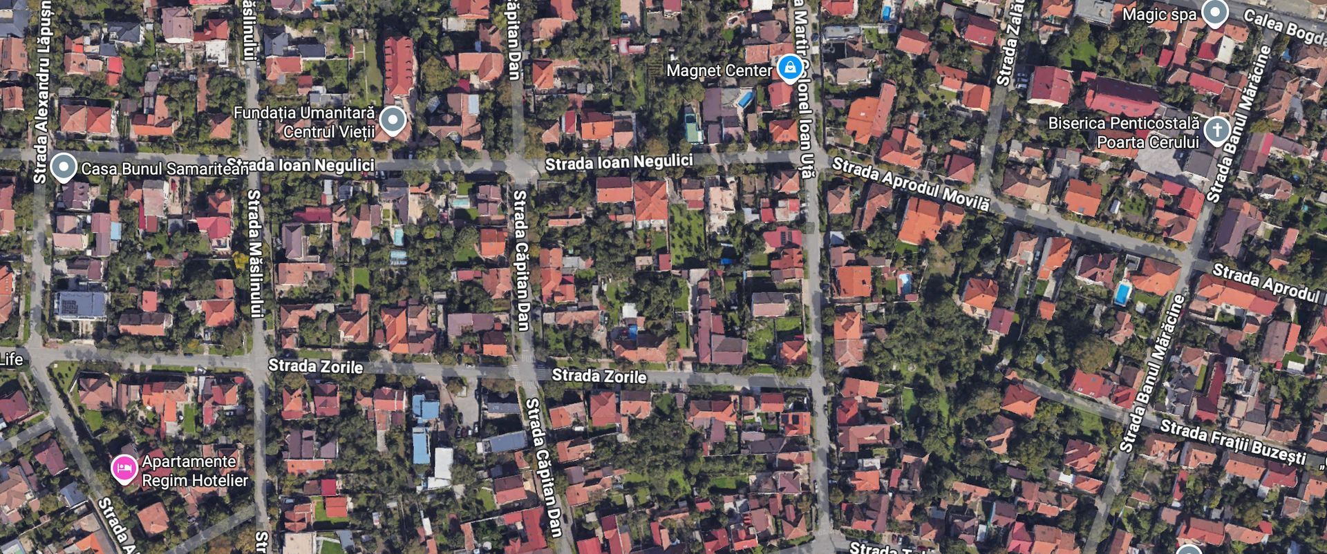 Casa din caramida pe colt cu doua fronturi stradale - Poză 1