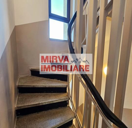 🏢 Spațiu de birouri – 5 camere, 3 băi – Mansardă vilă, Central - Poză 44