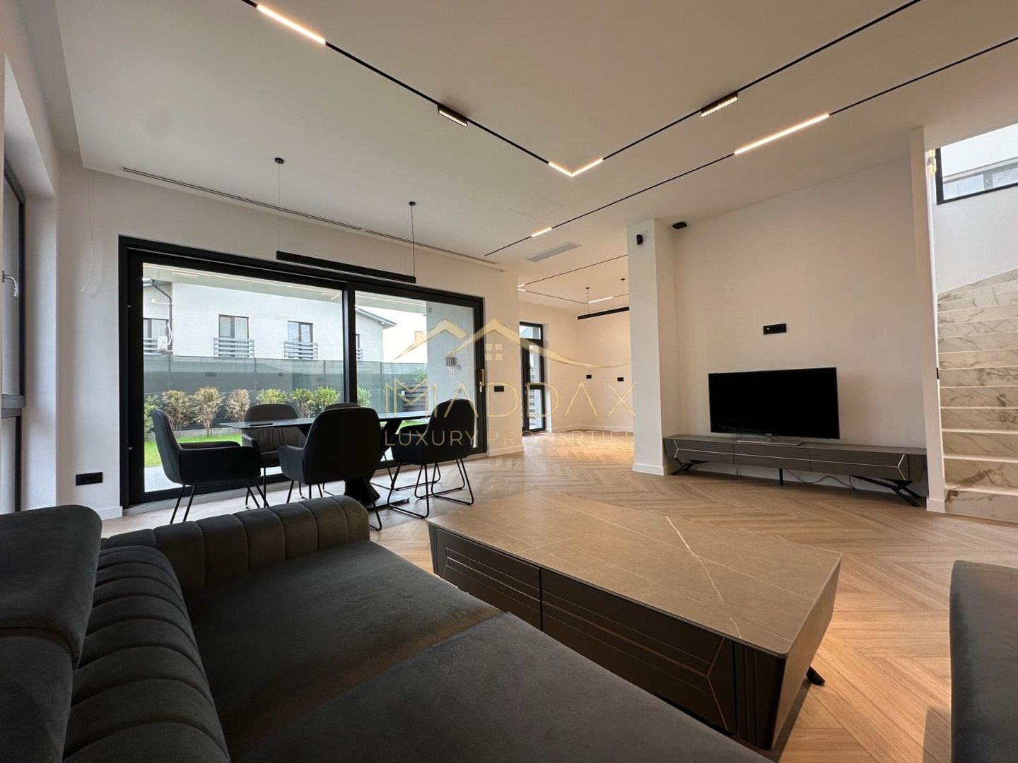 Vila individuala *432mp* + curte // 6 locuri Parcare / Pipera-Tunari - Poză 2