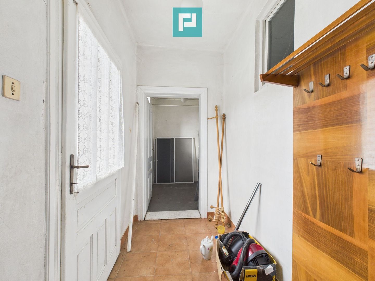 Casă cu teren generos, zonă centrală, Curtici - Poză 17