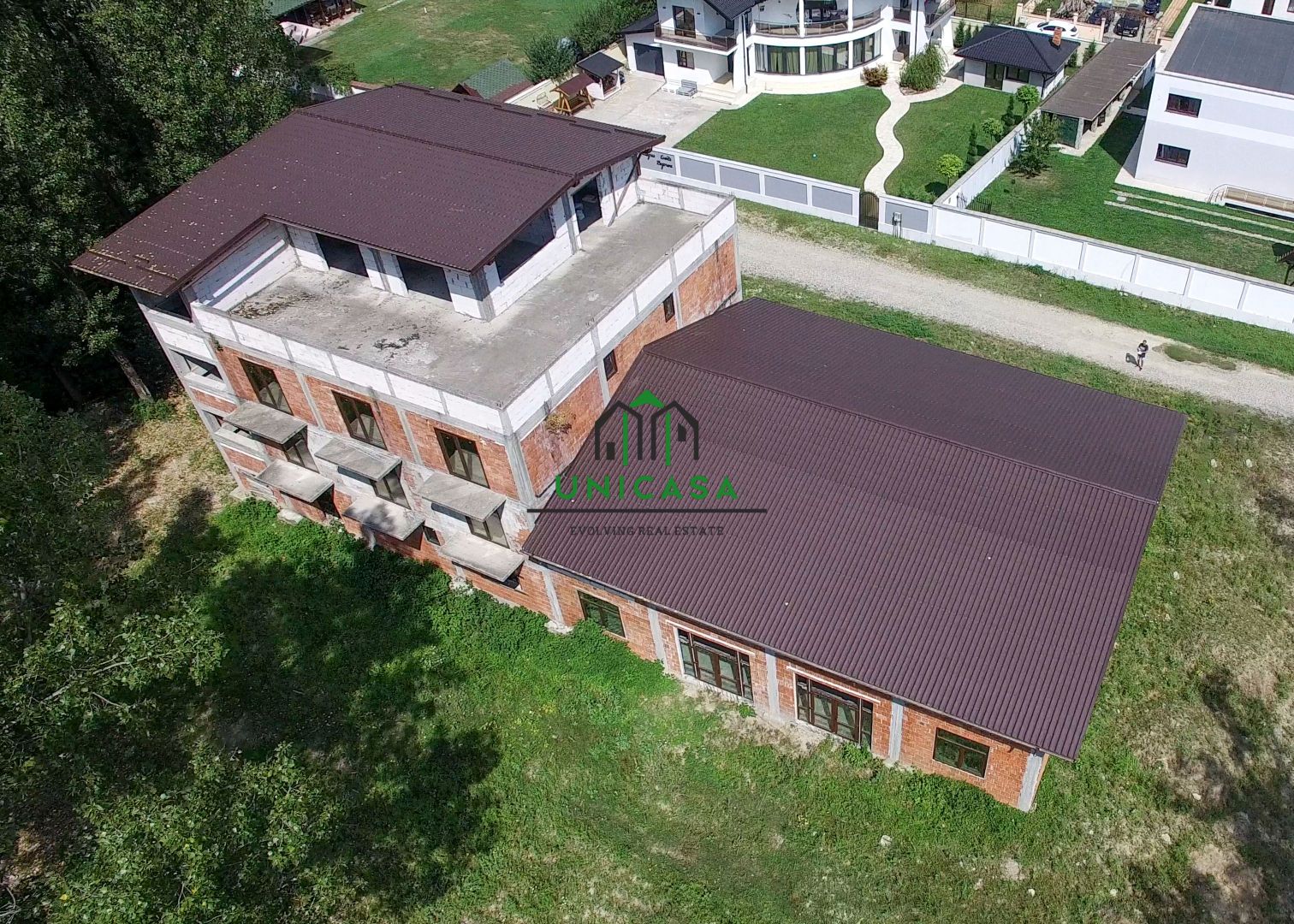 Pensiune de Vânzare cu Priveliște Panoramică către Râul Olt - Poză 4