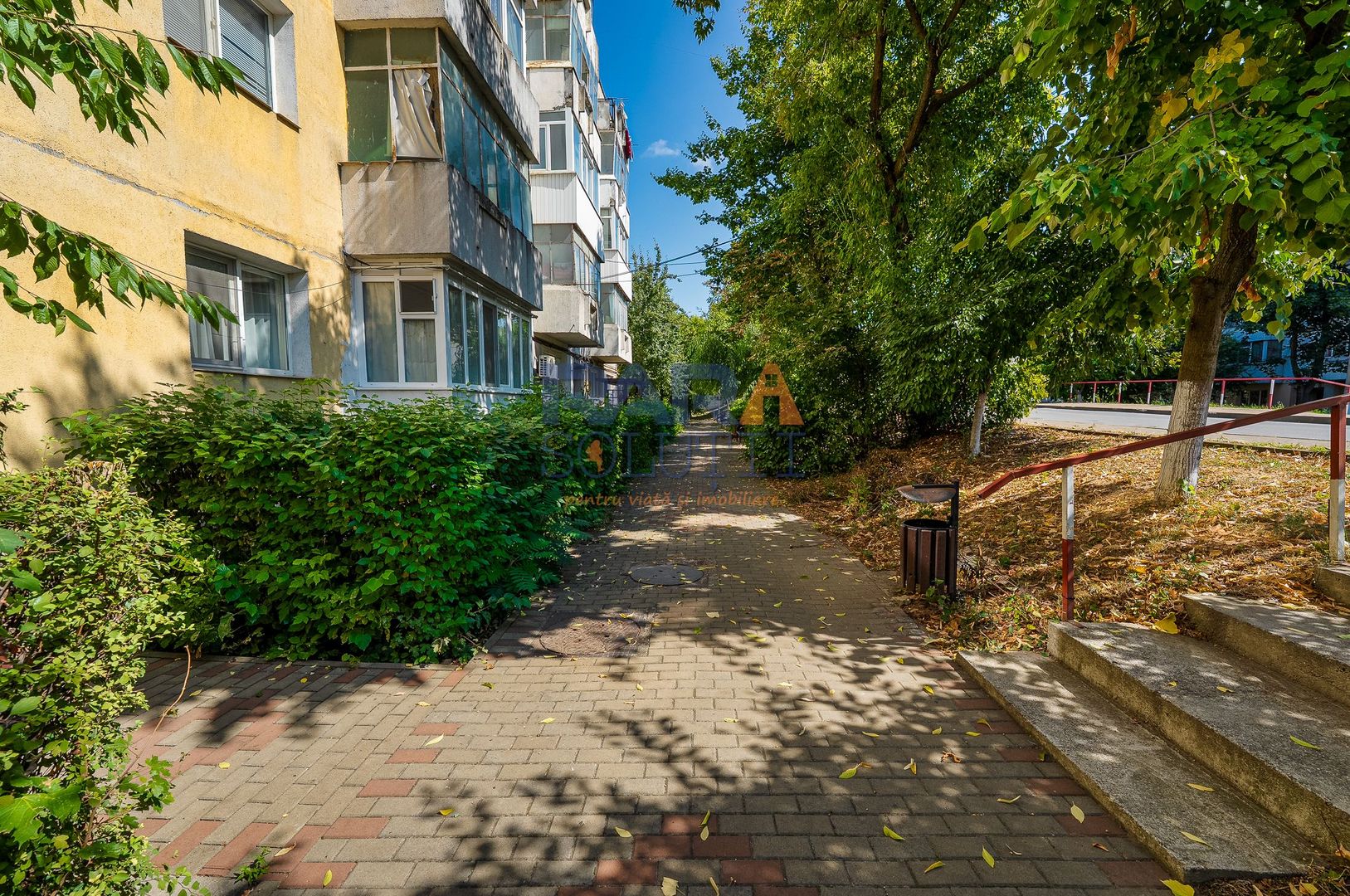 3 camere decomandat, etaj 1, două balcoane - Poză 1