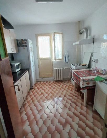 APARTAMENT 3 CAMERE ETAJ 6/8 BLOC 1981 METROU GORJULUI - Poză 5