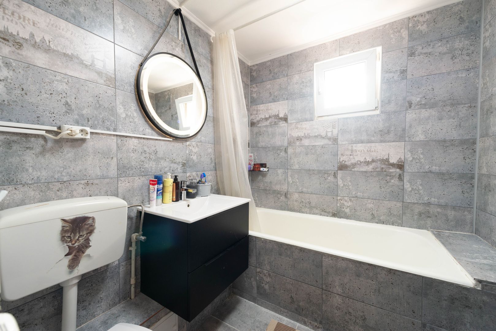 Apartament cu 3 camere de vanzare in zona Metrou Gorjului - Poză 1
