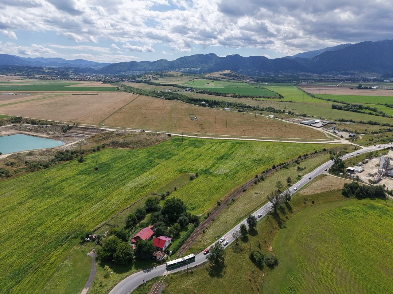 TEREN 5.001 MP – POZIȚIE EXCEPȚIONALĂ LA IEȘIREA DIN ZĂRNEȘTI - Poză 5