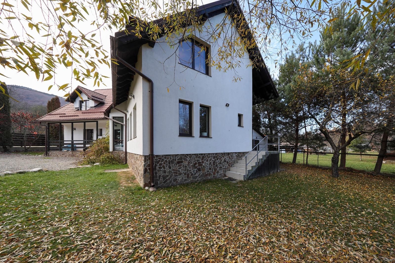 Vilă spațioasă de vânzare în Predeluț, Bran | 2000mp - Poză 44