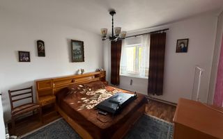 3 decomandate, et 2/4, 1 Mai - 140 000 Euro - Poză 1