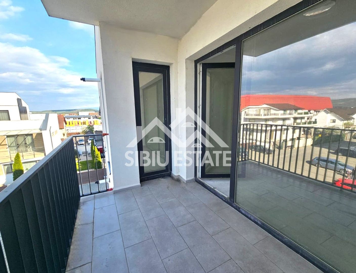 Apartament 2 camere decomandate si terasa - Poză 1