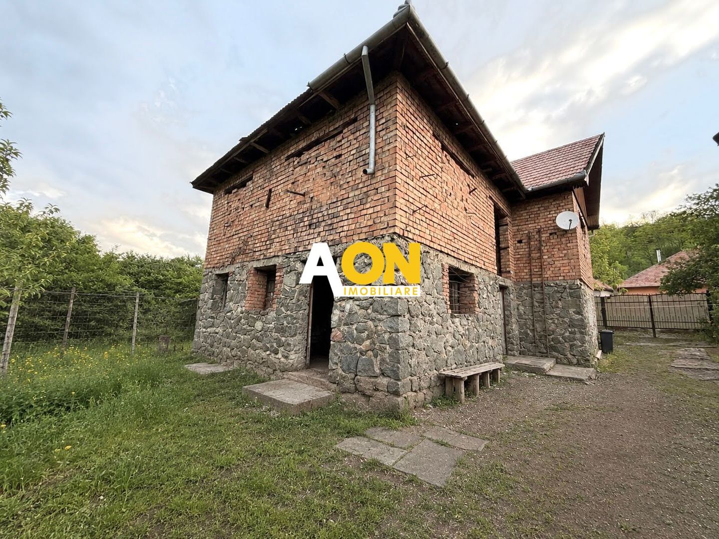 Casă cu 7 camere de vânzare în Meteș, 810 mp teren - Poză 2