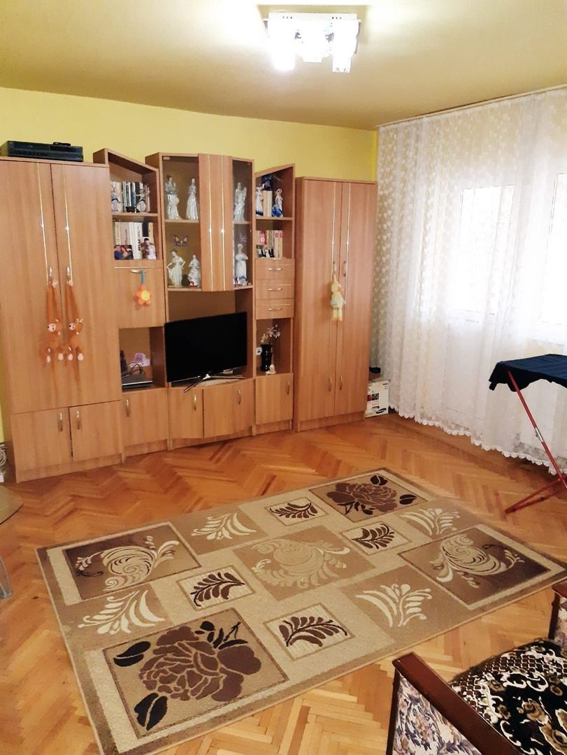 3 camere decomandat vedere pe 2 parti CENTRALA zona Dambovita - Poză 4