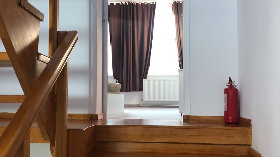 Casa de inchiriat   P+1E+M  - Piata Centrala - Poză 10