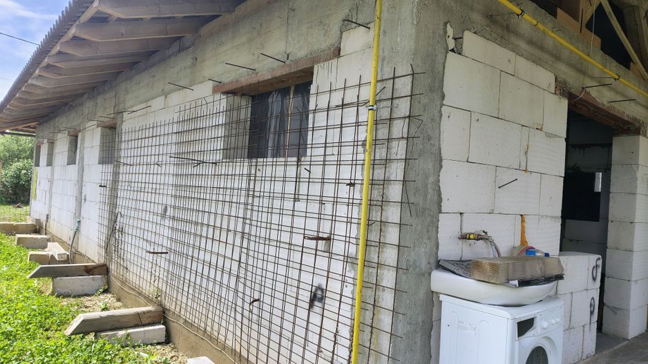 Casă la roșu,  – Oradea, str. Caișilor. 175 000 E . Comision 0 - Poză 3