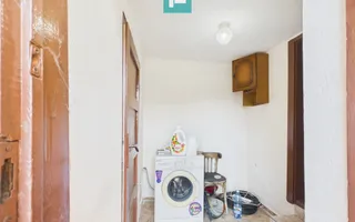Casa în Cuvin la poalele dealului - Poză 11