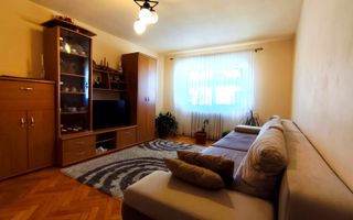 Apartament cu 3 camere de vanzare, Cetate - Poză 1