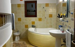 Vilă de închiriat – 260 mp utili, teren 1300 mp, 5 dormitoare, 3 băi, 3 balcoane - Poză 8