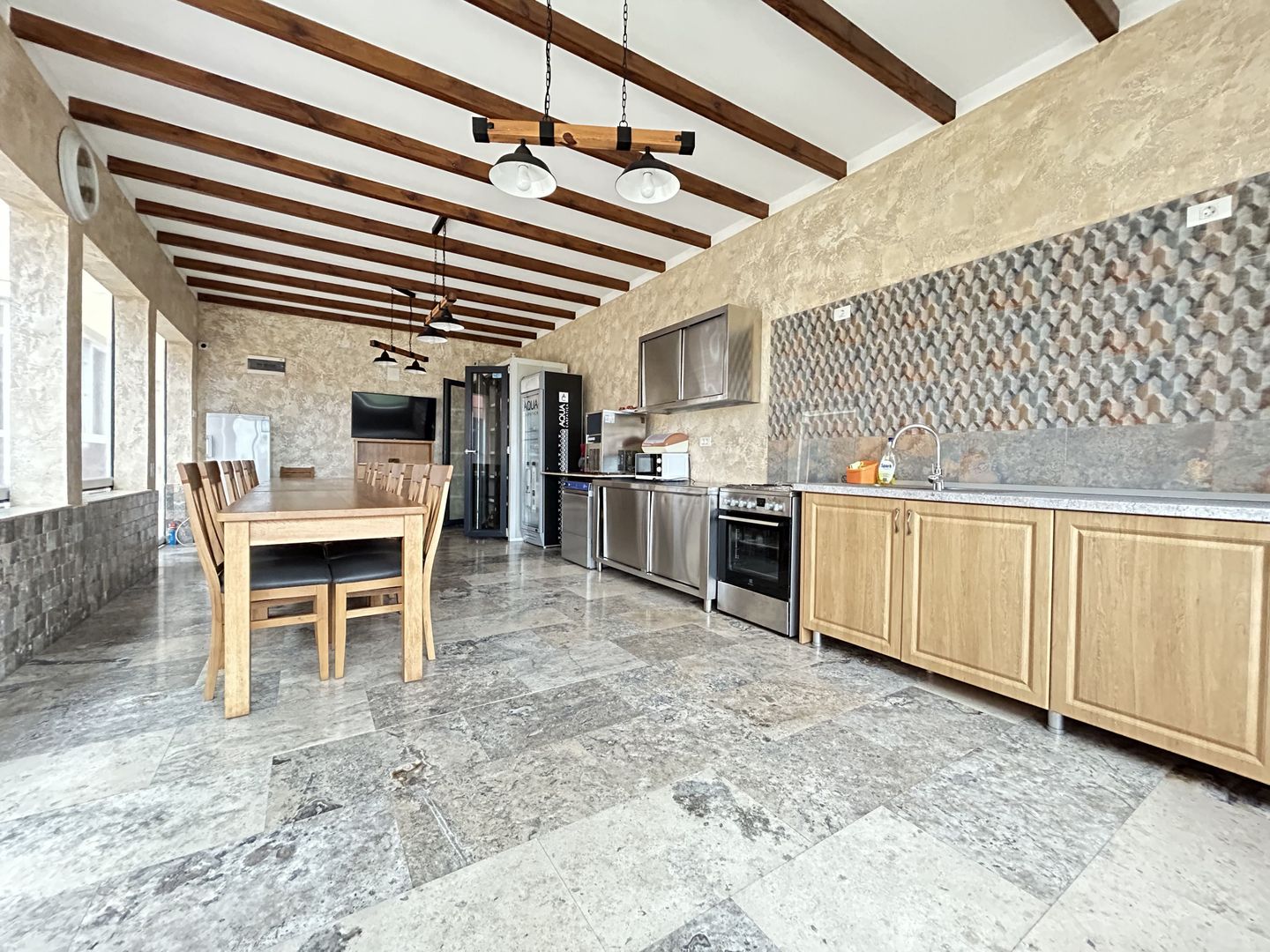 Pensiune Casa Eva Statiunea 2 Mai - 12 camere - teren 600 mp - Poză 6