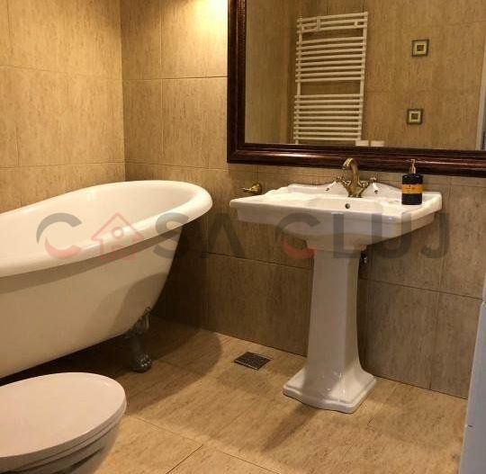 Apartament în vilă, zonă centrală, parcare - Poză 15