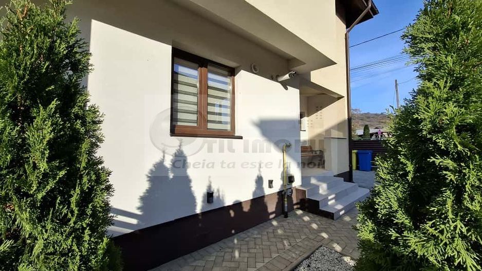 Vila tip duplex,  3 camere, 2 bai, libera, mobilata de lux, Barnova - Poză 20
