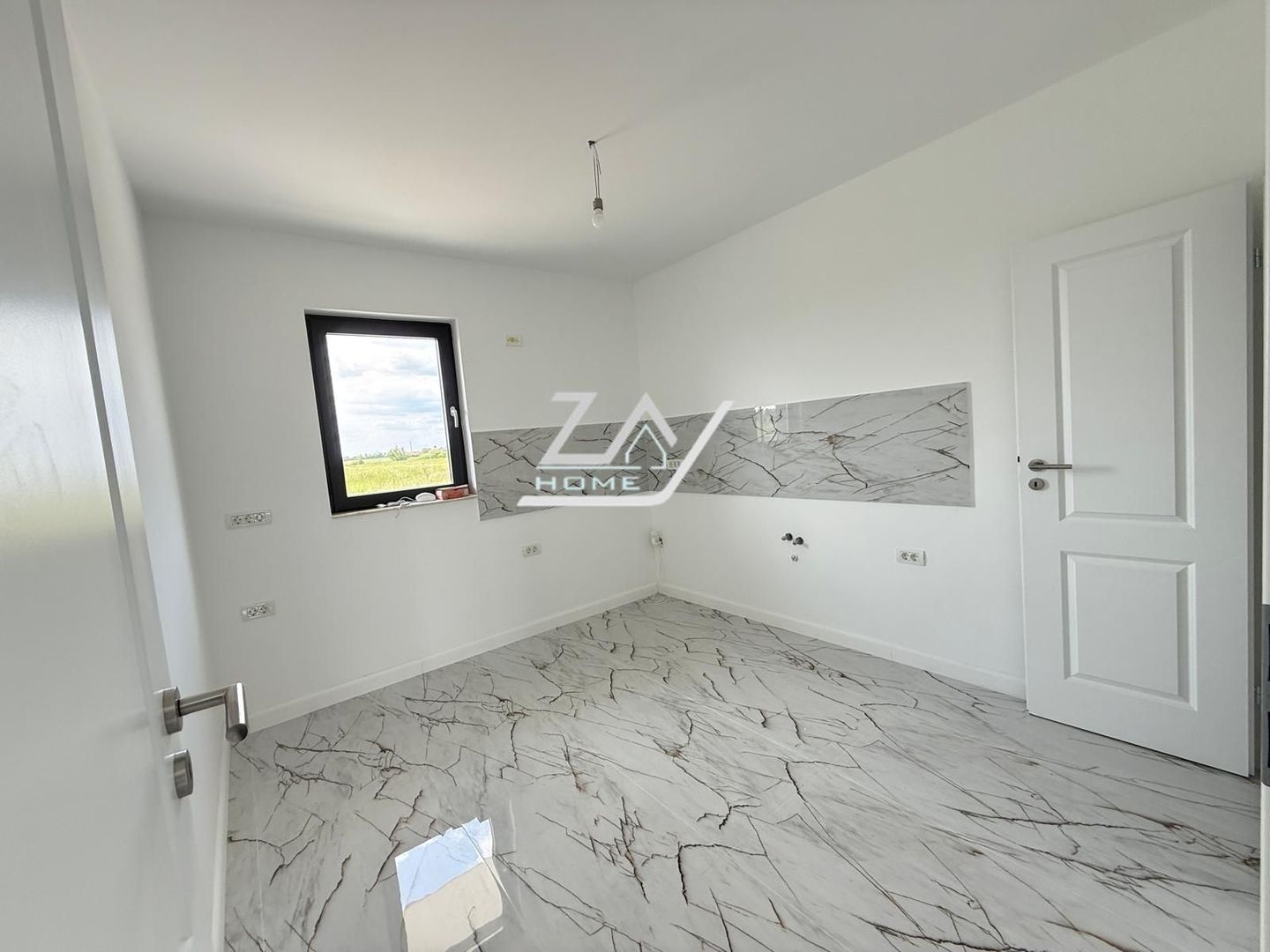 Duplex finalizat despartit prin camera tehnica. 3 dormitoare. 2 balcoane. - Poză 5