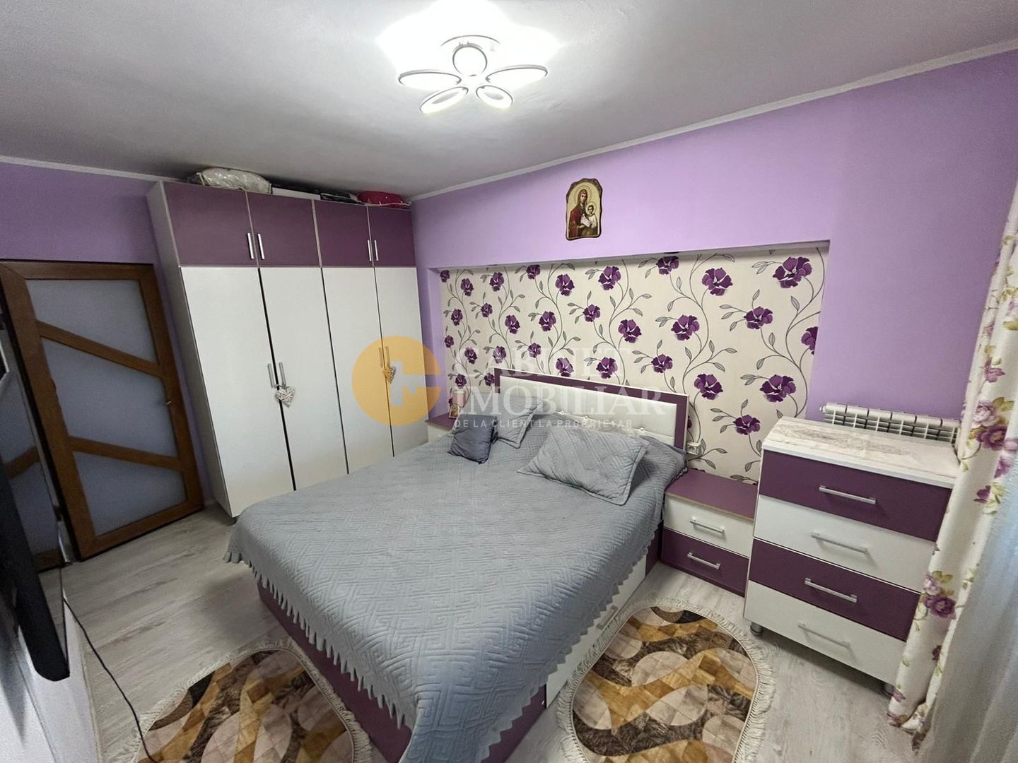 3 CAMERE DECOMANDAT--2 BAI--ETAJ INTERMEDIAR--RENOVAT--MOBILAT+UTILAT - Poză 2