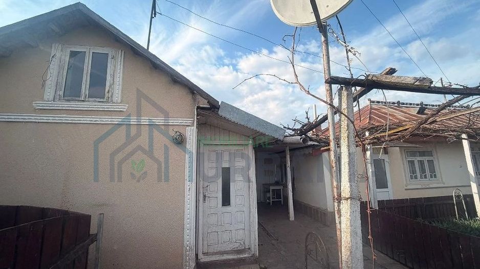 Casă de vânzare în Bivolari, județul Iași – 70 mp construcție, teren 1800 mp - Poză 1